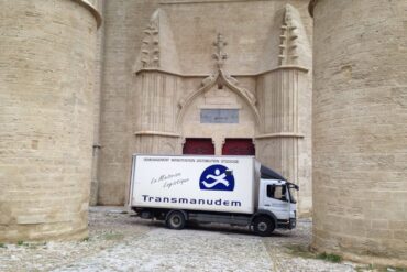 Manutention d’un massicot par Transmanudem