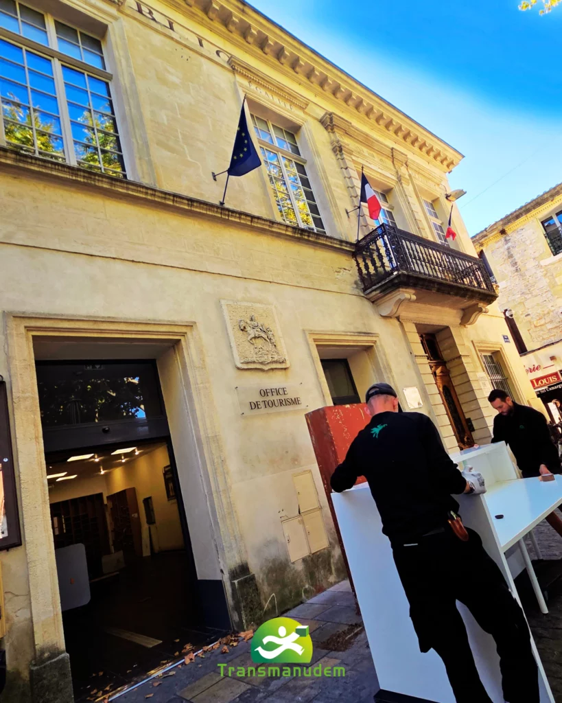 Mobilier de bureau transporté par Transmanudem vers le nouveau local de l’Office de Tourisme en Hérault et Gard
