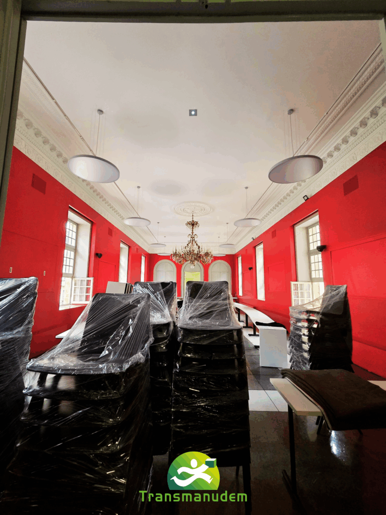 Installation de mobilier par un prestataire logistique Nîmes Montpellie